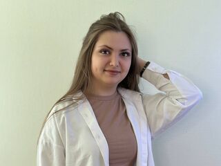 naughty camgirl masturbating with dildo MildaTaddio