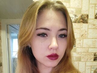 mastubating web cam girl MildredAcors