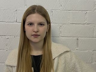 cam girl masturbating with dildo ParisRoacho