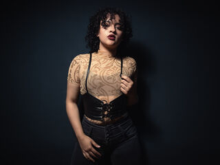 naughty cam girl fingering shaved pussy SammyRox