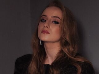 camgirl playing with dildo SavinaMinosi