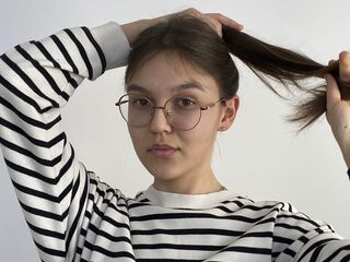 naughty cam girl fingering shaved pussy WondaTon