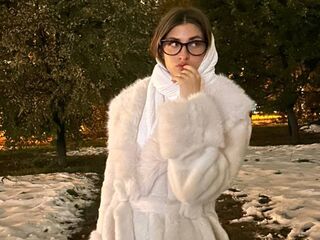 nude webcamgirl YukoHazer