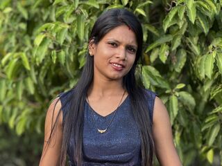 girl showing pussy moig